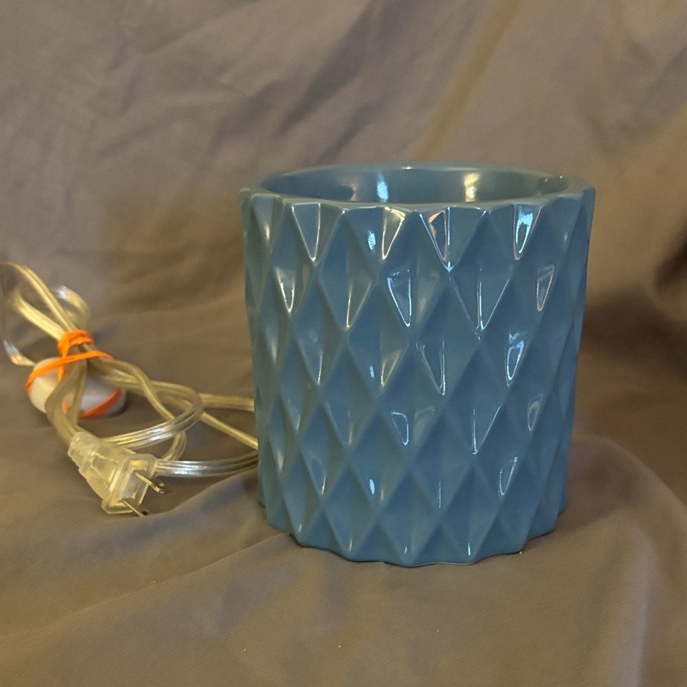Yankee candle Scenterpiece wax warmer in blue Diamond Pattern